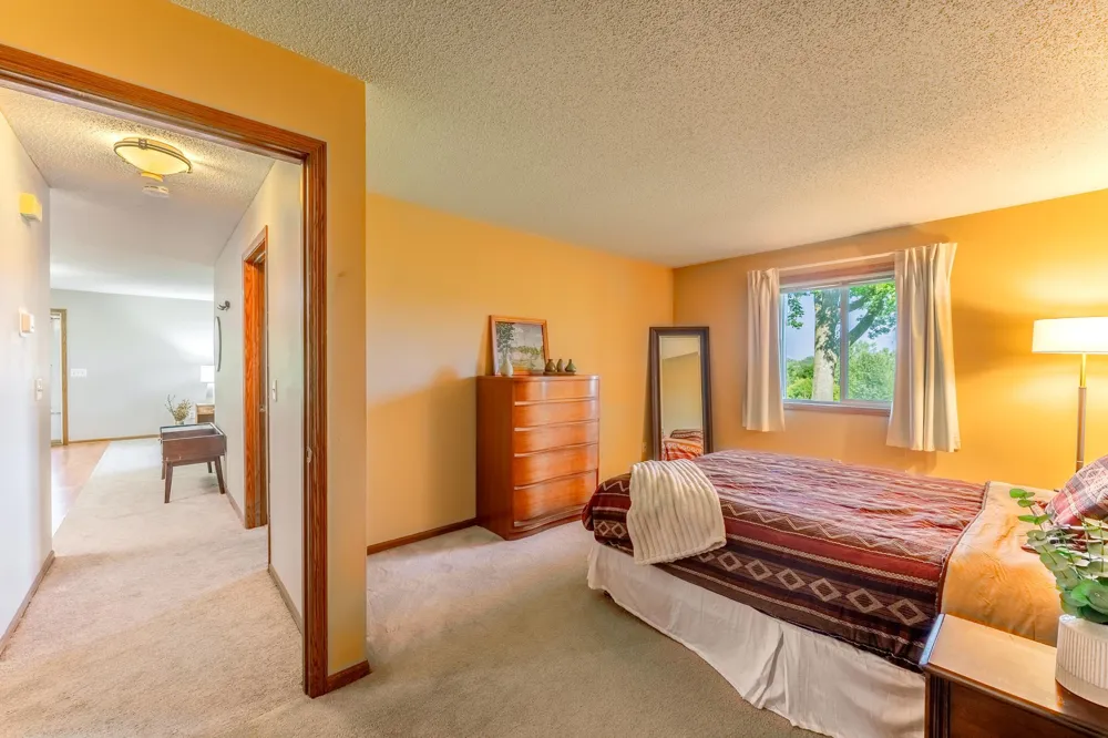 14020 44th Place #2 Plymouth, MN 55446