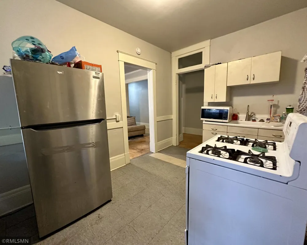 1047 Hudson Road Saint Paul, MN 55106