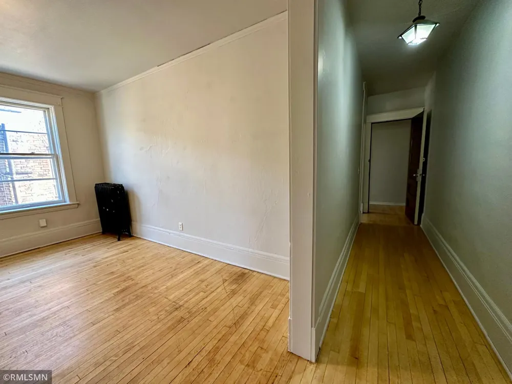 1047 Hudson Road Saint Paul, MN 55106