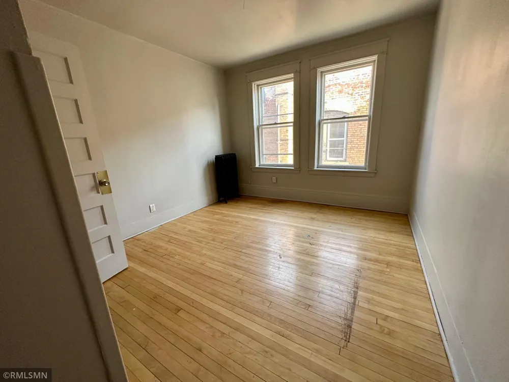 1047 Hudson Road Saint Paul, MN 55106