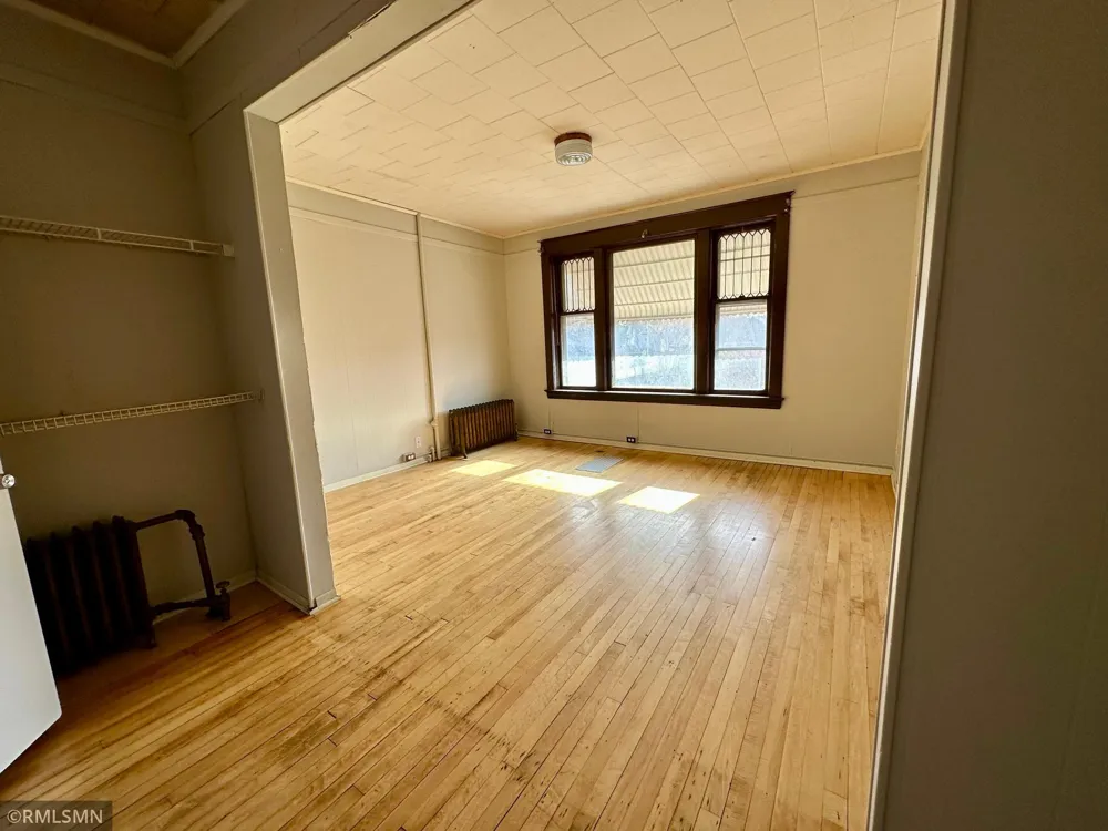 1047 Hudson Road Saint Paul, MN 55106