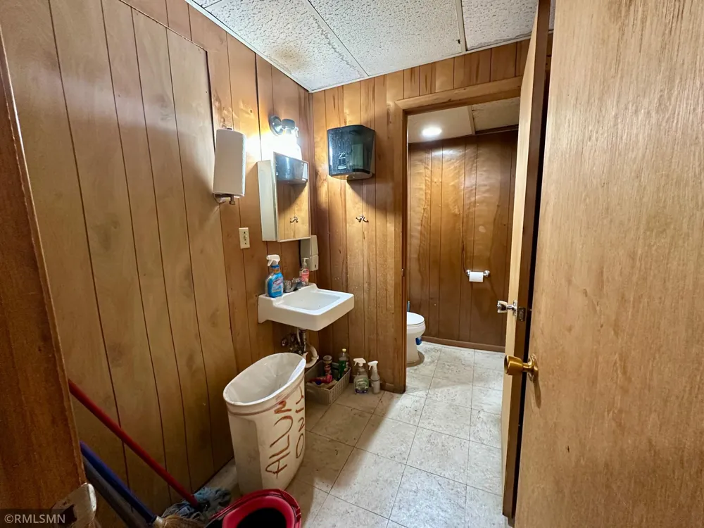 1047 Hudson Road Saint Paul, MN 55106