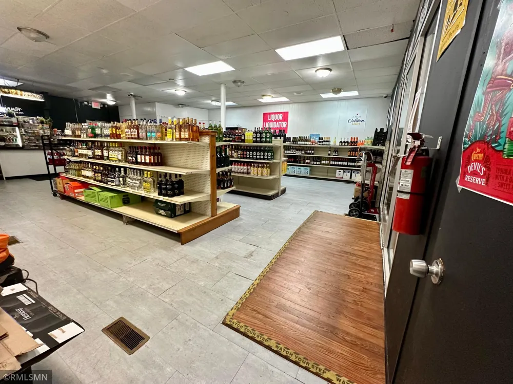 1047 Hudson Road Saint Paul, MN 55106