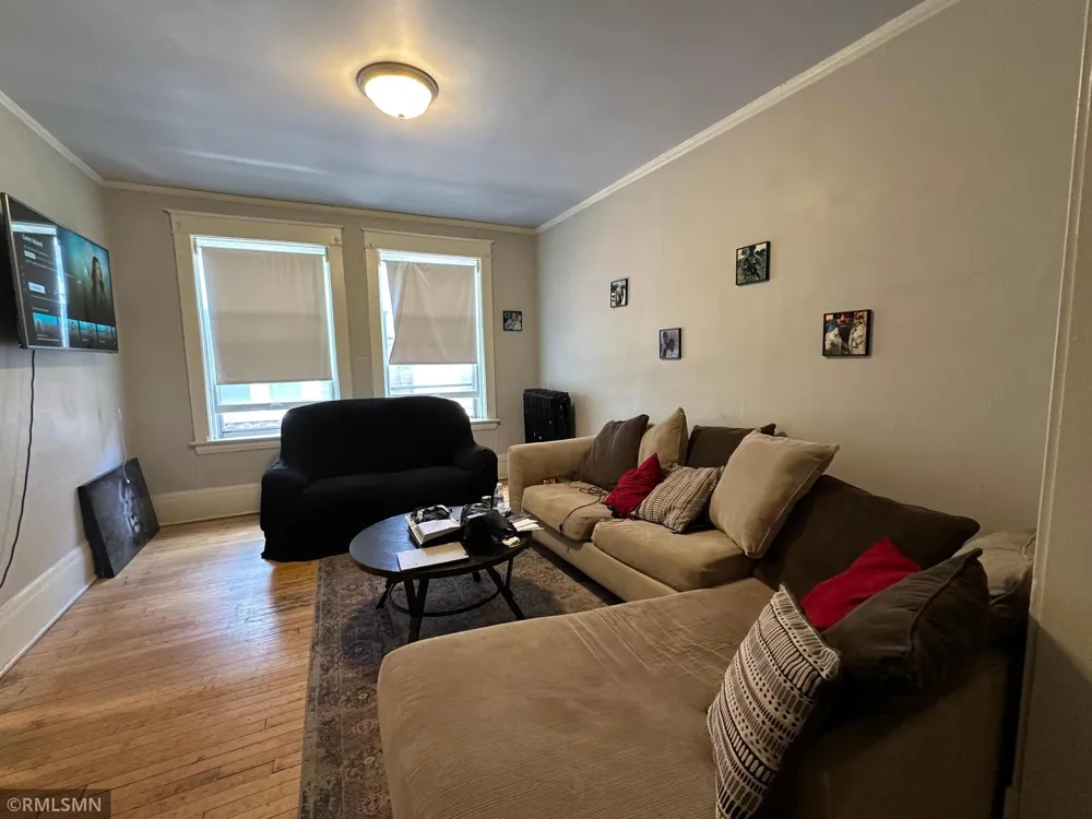 1047 Hudson Road Saint Paul, MN 55106