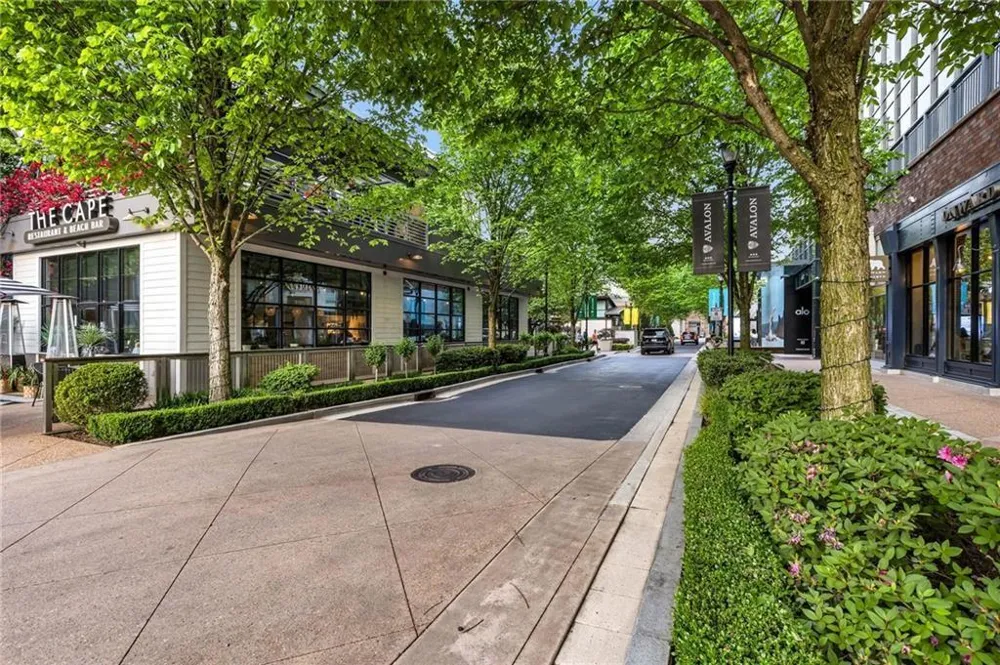 25 Country Court Alpharetta, GA 30005