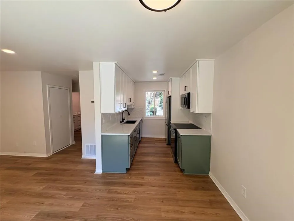 25 Country Court Alpharetta, GA 30005