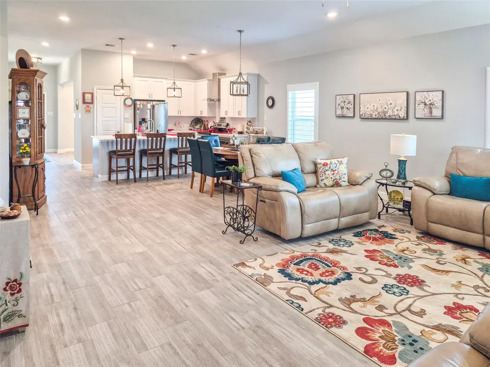 1325 Palomino Trail Angleton, TX 77515