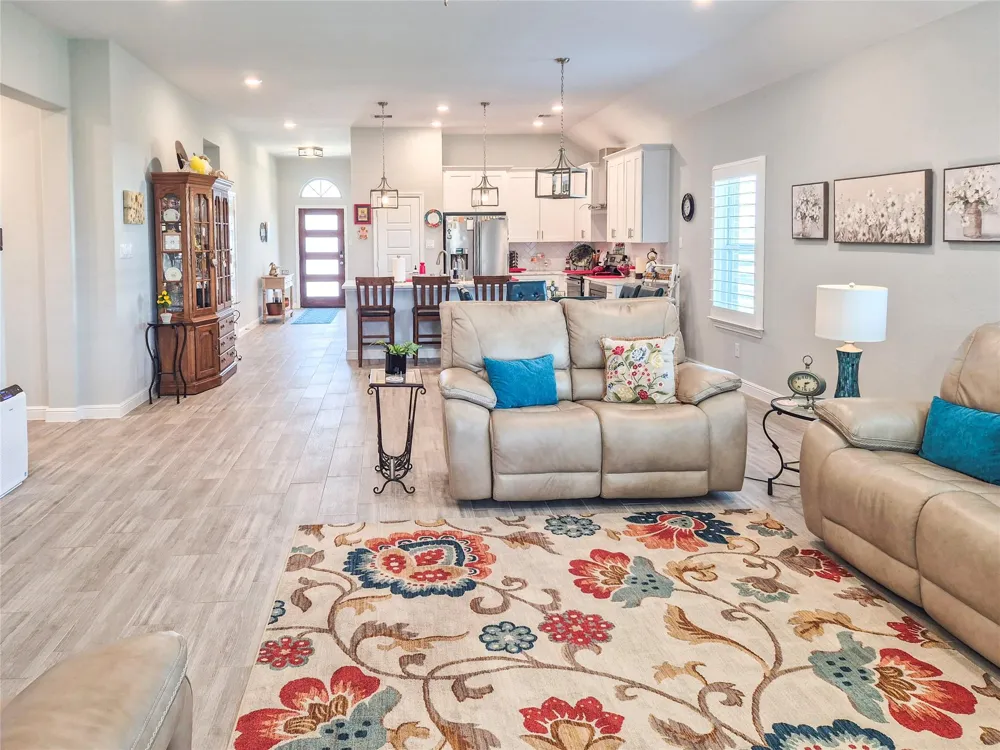1325 Palomino Trail Angleton, TX 77515