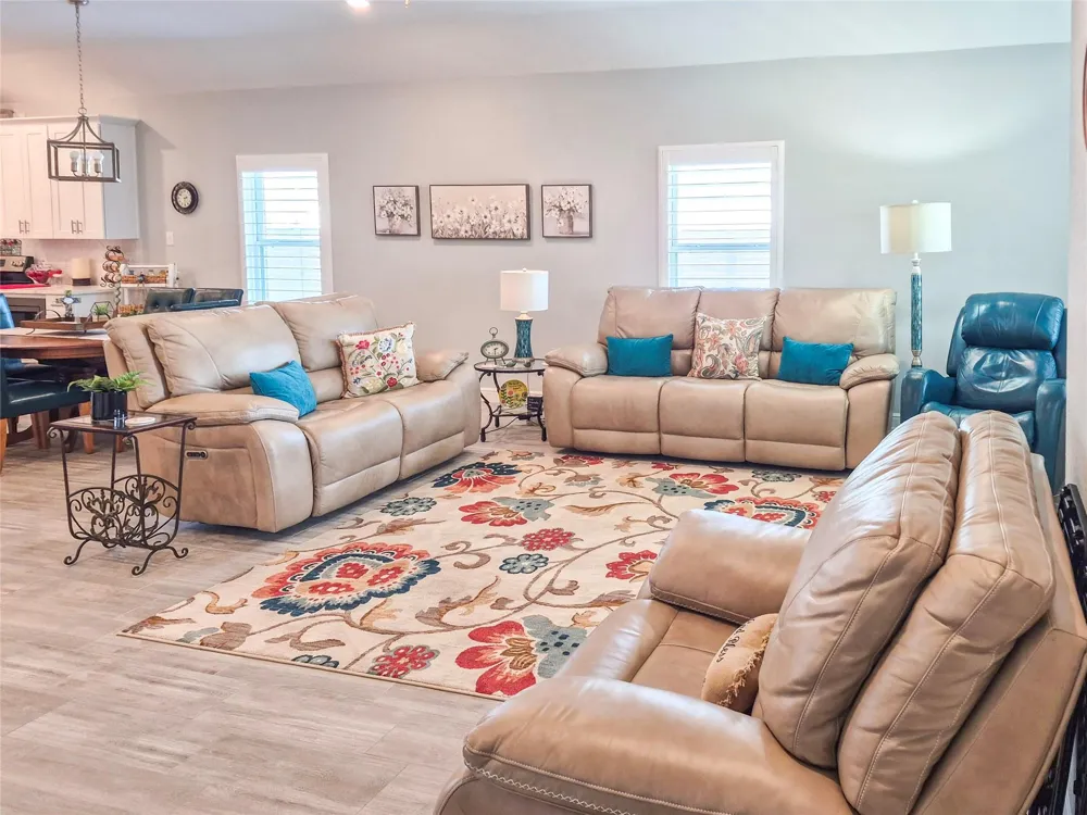 1325 Palomino Trail Angleton, TX 77515