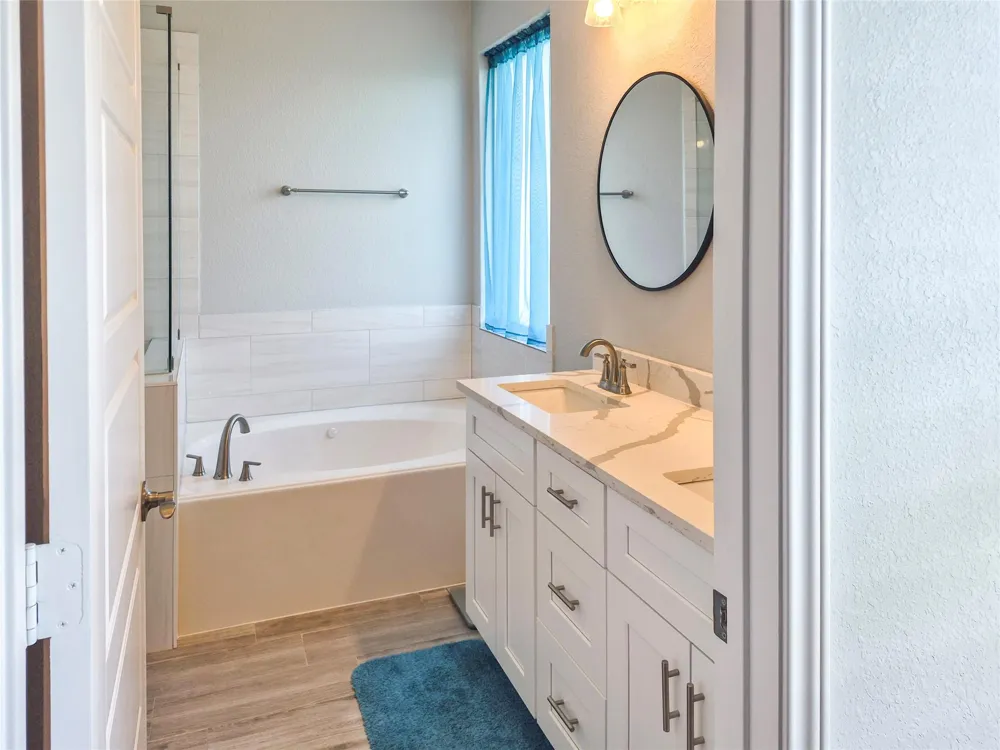 1325 Palomino Trail Angleton, TX 77515