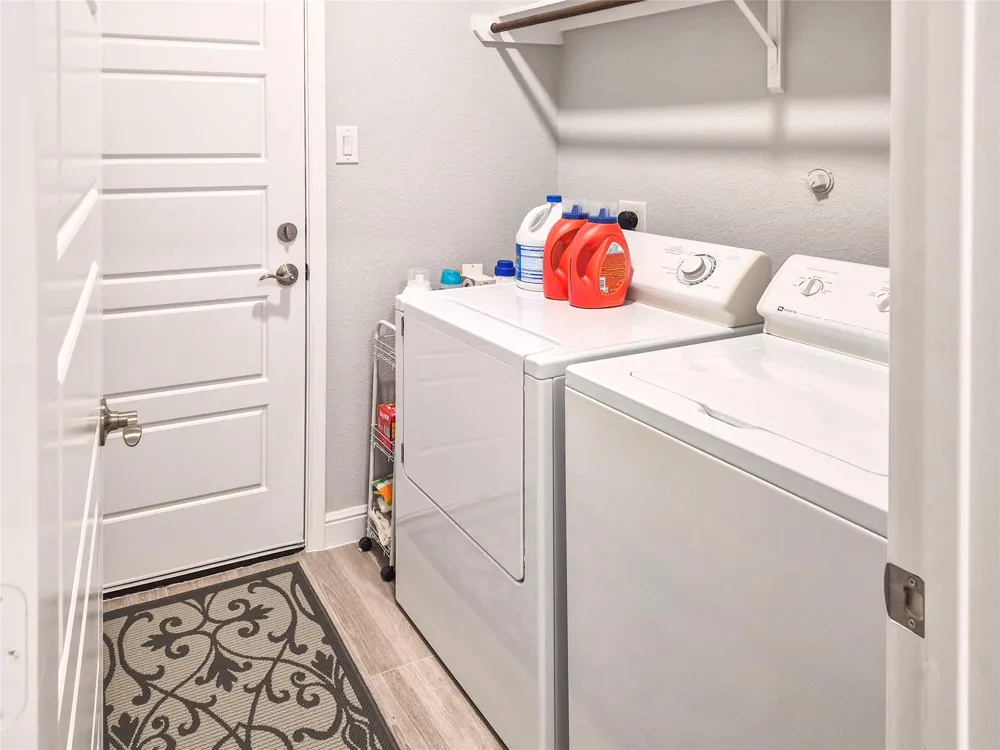 1325 Palomino Trail Angleton, TX 77515