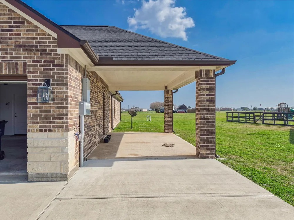 1325 Palomino Trail Angleton, TX 77515