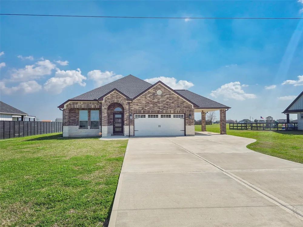 1325 Palomino Trail Angleton, TX 77515