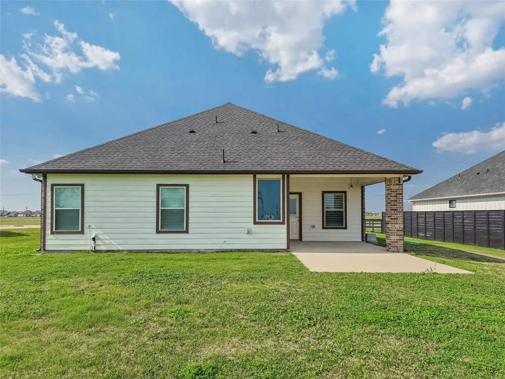1325 Palomino Trail Angleton, TX 77515