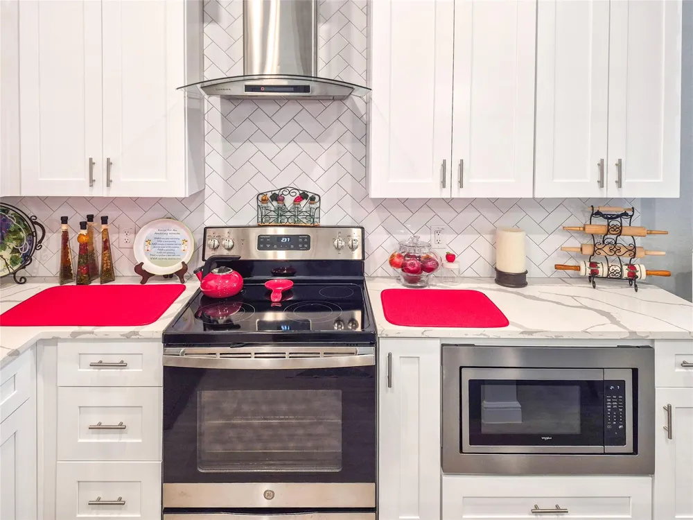 1325 Palomino Trail Angleton, TX 77515