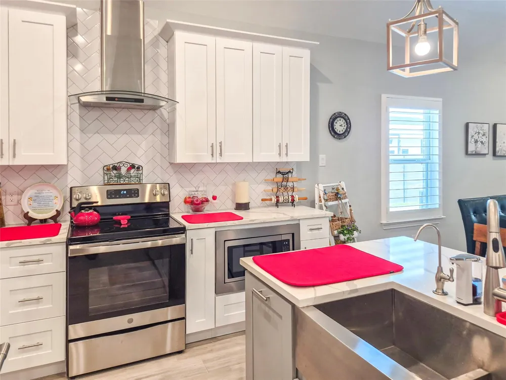 1325 Palomino Trail Angleton, TX 77515