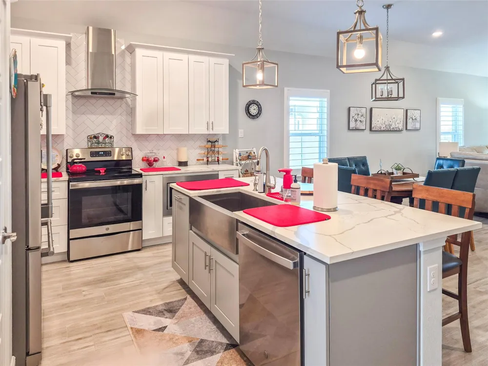 1325 Palomino Trail Angleton, TX 77515