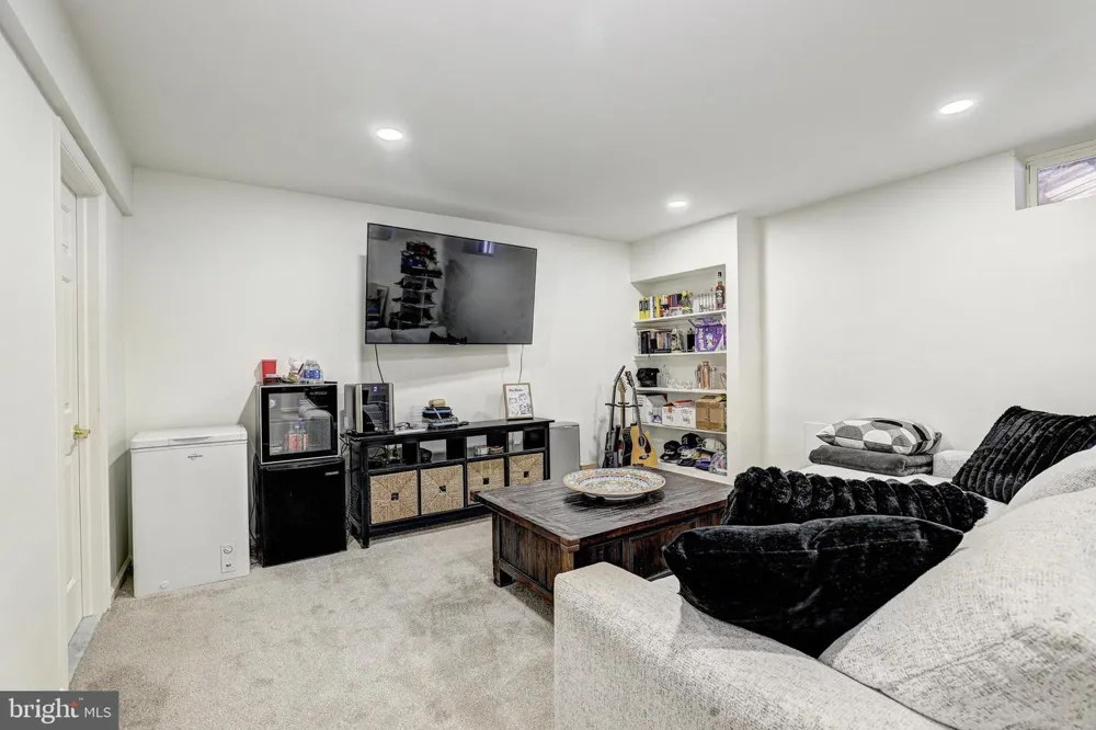 64 RIVER OAKS CIRCLE Baltimore, MD 21208