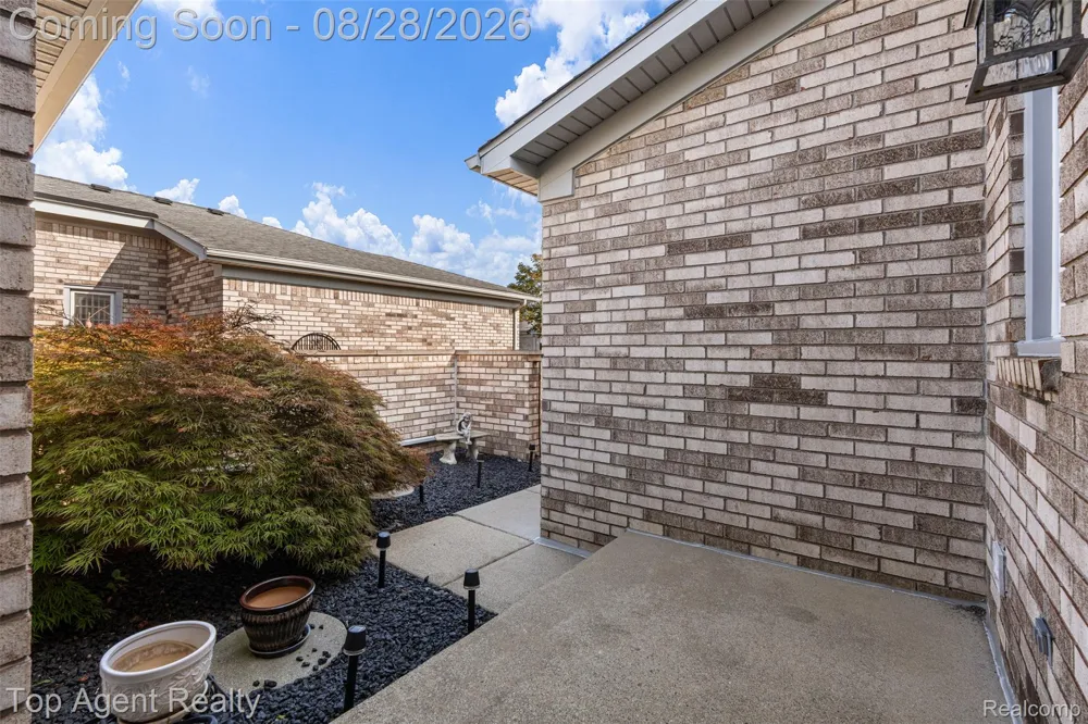 14430 Cove Creek Court Shelby Charter Township, MI 48315
