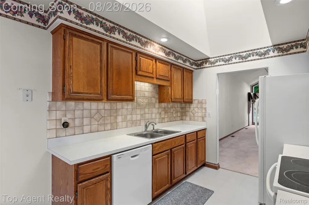 14430 Cove Creek Court Shelby Charter Township, MI 48315