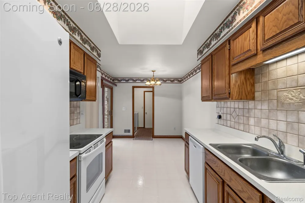 14430 Cove Creek Court Shelby Charter Township, MI 48315