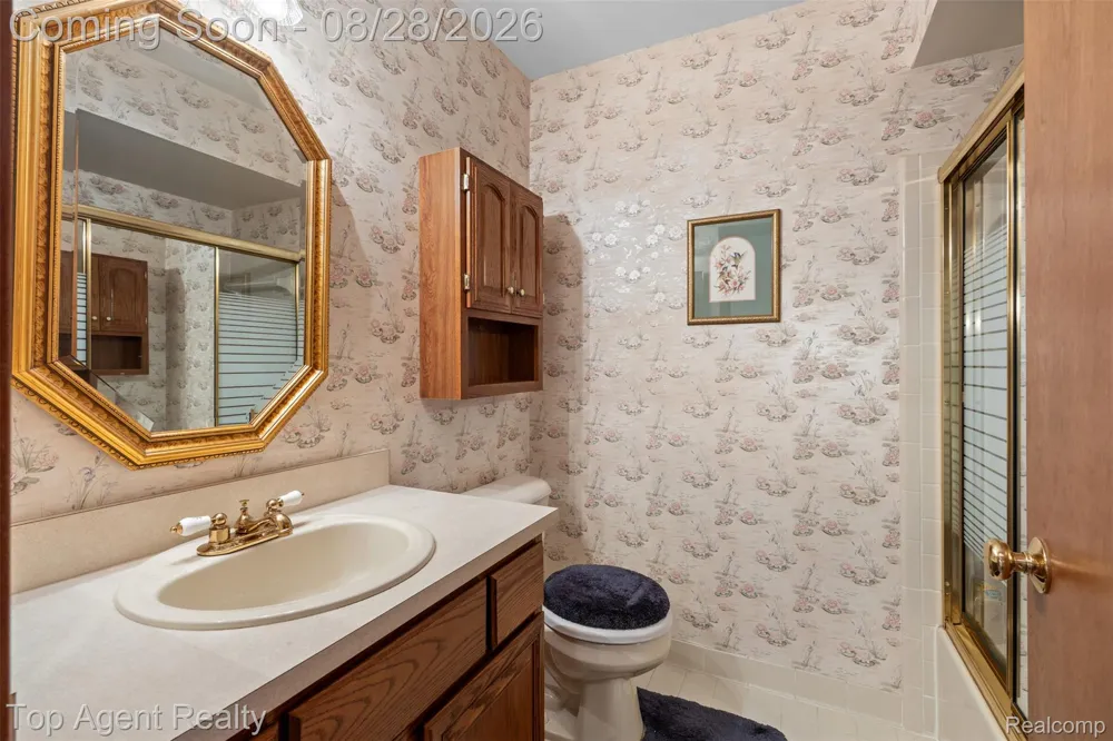 14430 Cove Creek Court Shelby Charter Township, MI 48315