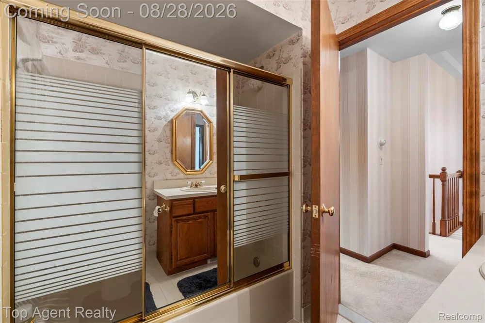 14430 Cove Creek Court Shelby Charter Township, MI 48315