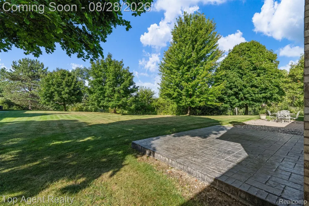14430 Cove Creek Court Shelby Charter Township, MI 48315