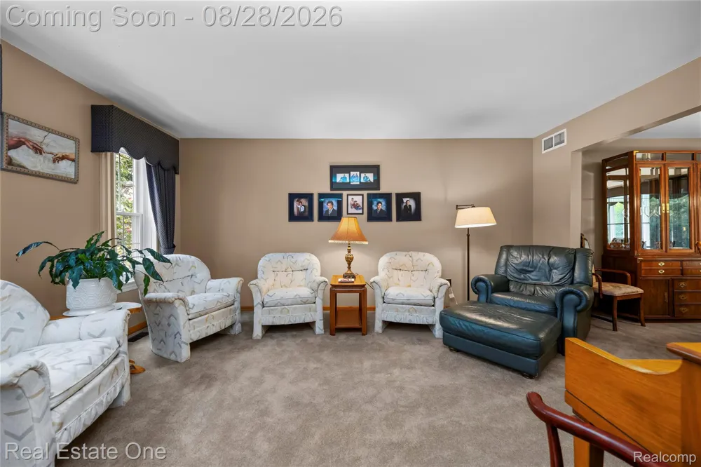 2222 Carpathian Drive West Bloomfield Charter Township, MI 48324
