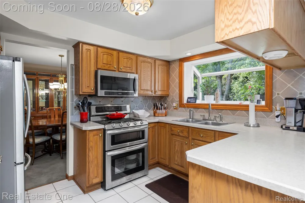 2222 Carpathian Drive West Bloomfield Charter Township, MI 48324