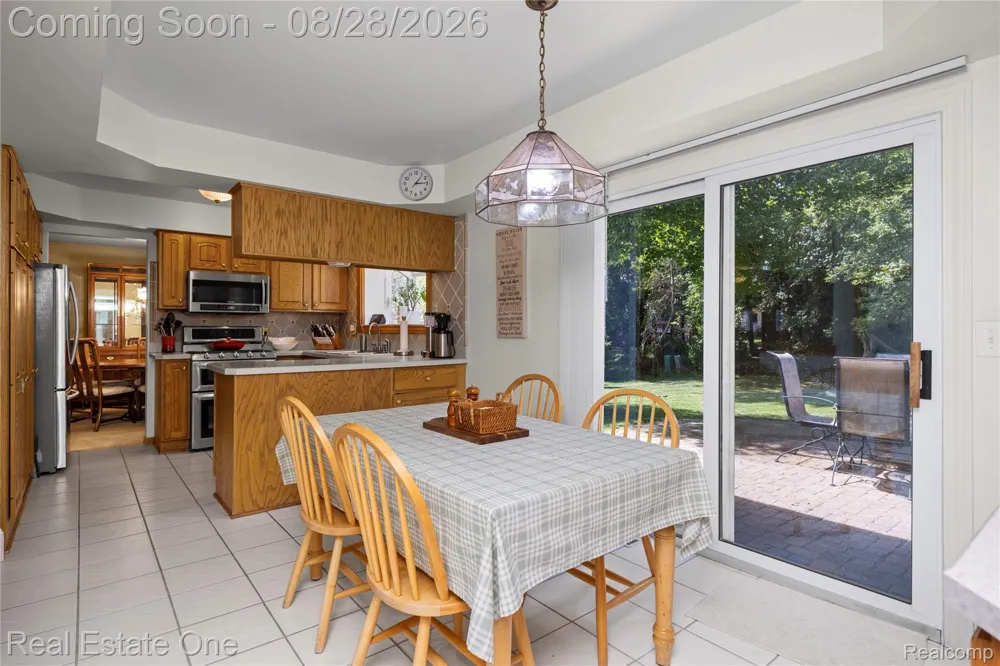 2222 Carpathian Drive West Bloomfield Charter Township, MI 48324