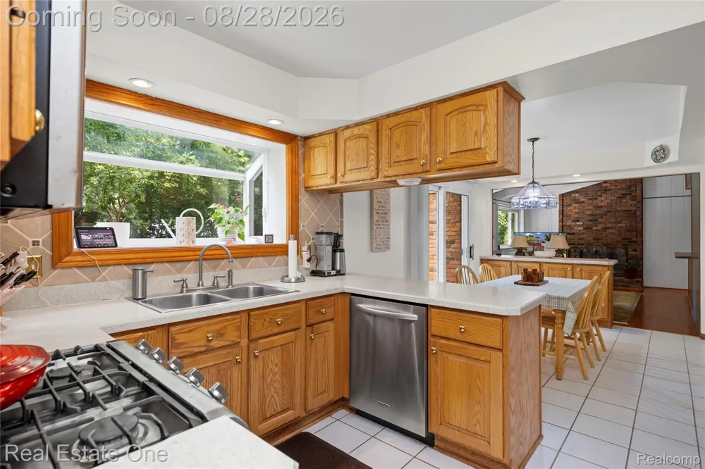 2222 Carpathian Drive West Bloomfield Charter Township, MI 48324