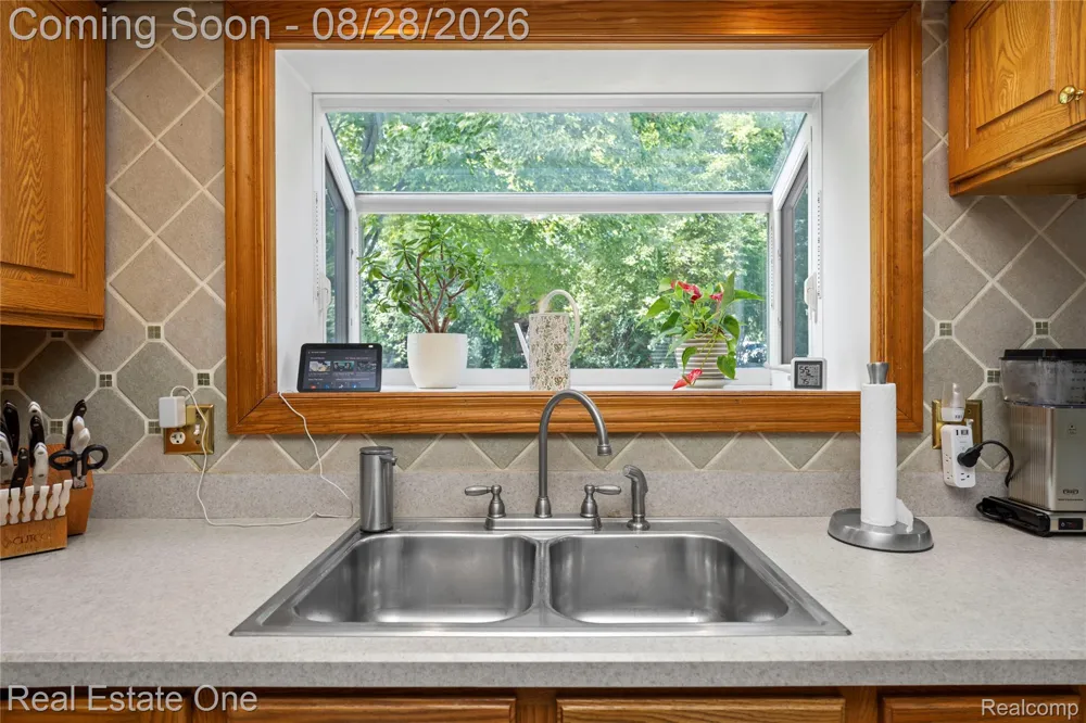 2222 Carpathian Drive West Bloomfield Charter Township, MI 48324