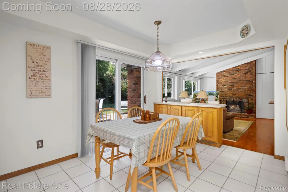 2222 Carpathian Drive West Bloomfield Charter Township, MI 48324