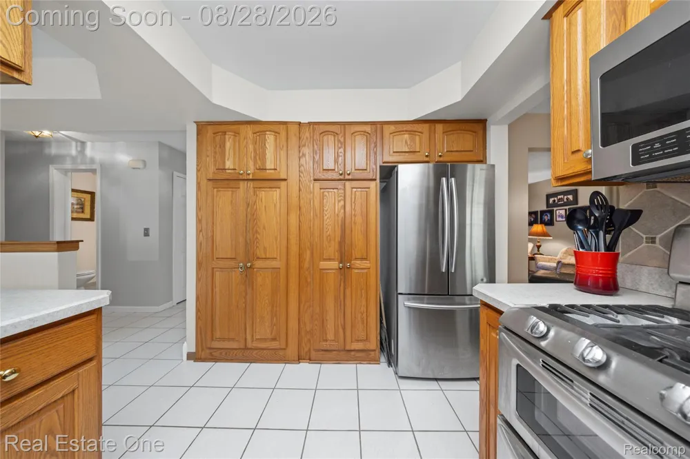 2222 Carpathian Drive West Bloomfield Charter Township, MI 48324