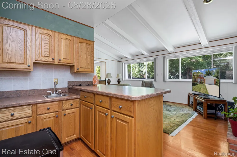 2222 Carpathian Drive West Bloomfield Charter Township, MI 48324