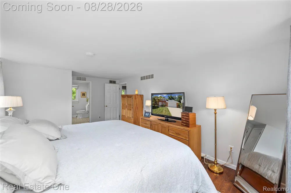 2222 Carpathian Drive West Bloomfield Charter Township, MI 48324