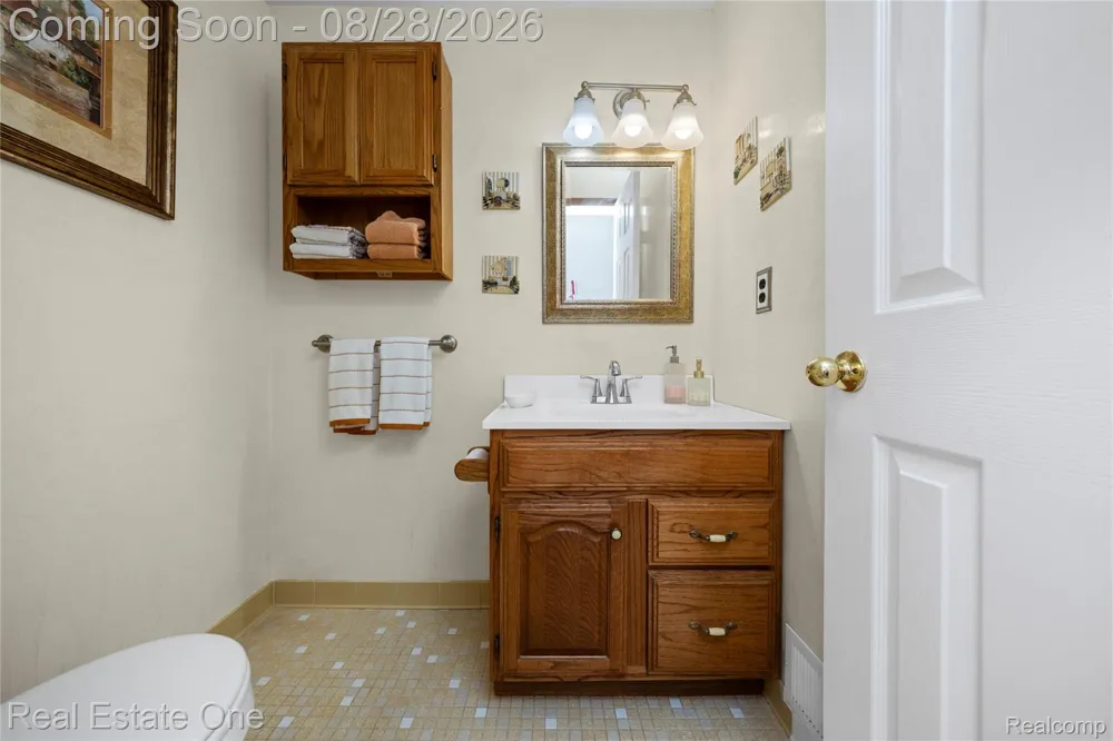 2222 Carpathian Drive West Bloomfield Charter Township, MI 48324