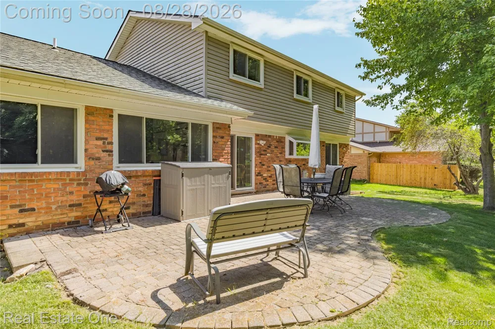 2222 Carpathian Drive West Bloomfield Charter Township, MI 48324