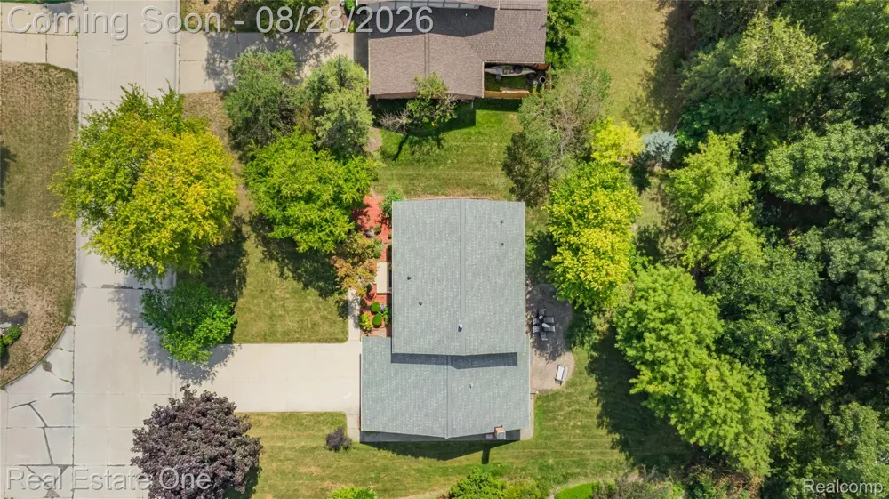 2222 Carpathian Drive West Bloomfield Charter Township, MI 48324