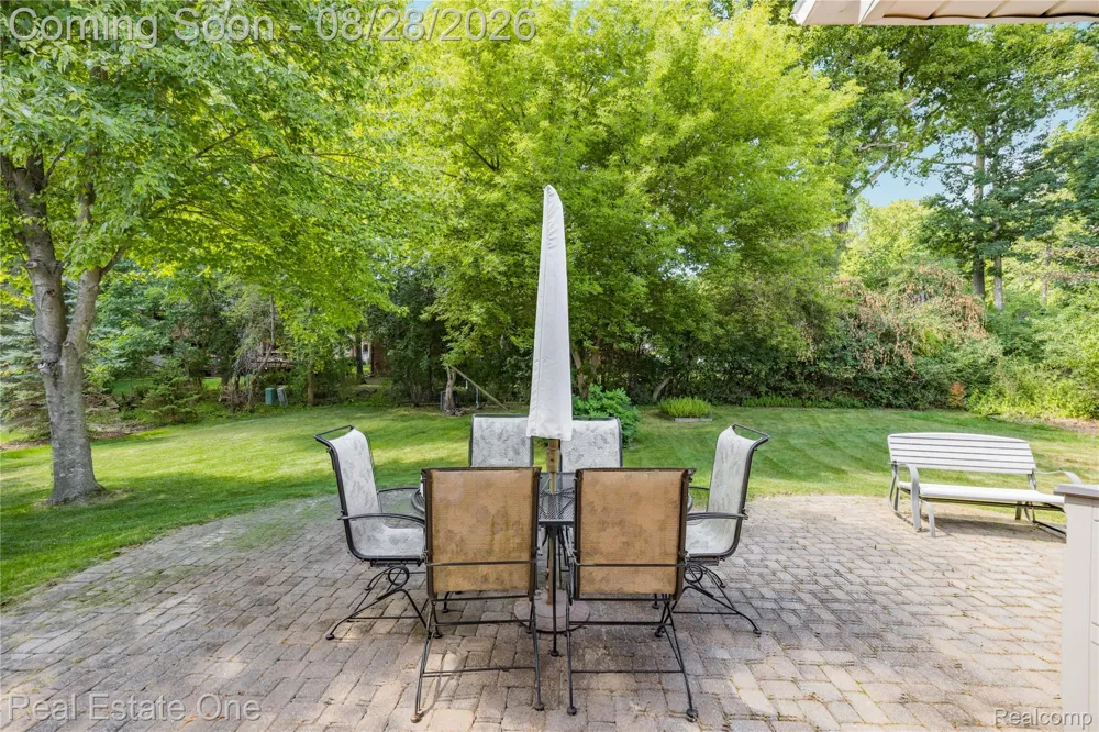 2222 Carpathian Drive West Bloomfield Charter Township, MI 48324