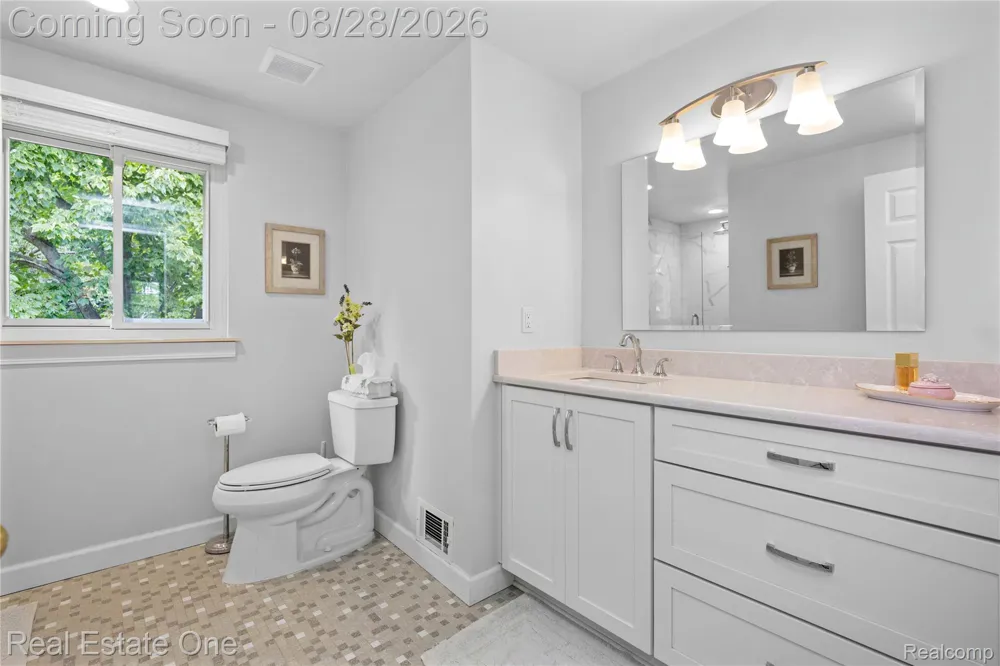 2222 Carpathian Drive West Bloomfield Charter Township, MI 48324