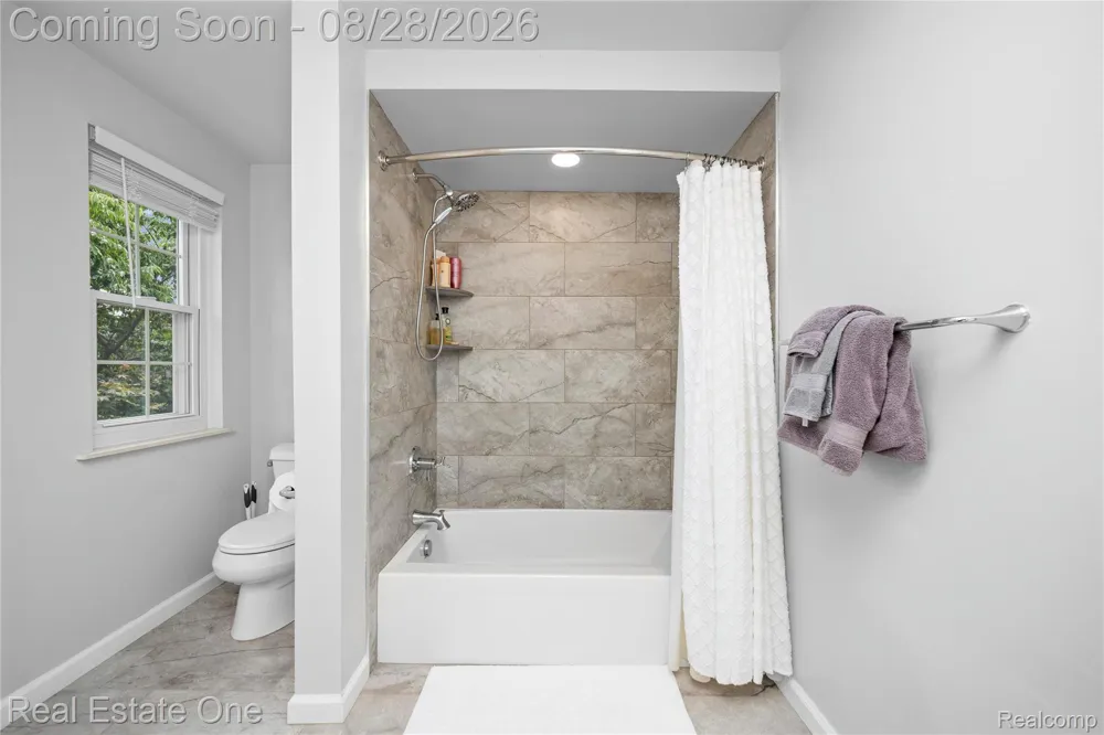 2222 Carpathian Drive West Bloomfield Charter Township, MI 48324