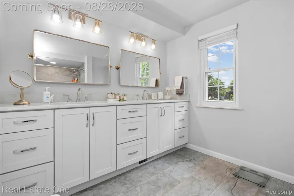 2222 Carpathian Drive West Bloomfield Charter Township, MI 48324