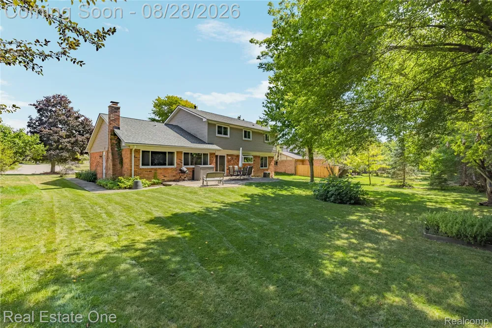 2222 Carpathian Drive West Bloomfield Charter Township, MI 48324