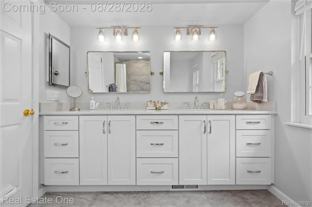 2222 Carpathian Drive West Bloomfield Charter Township, MI 48324