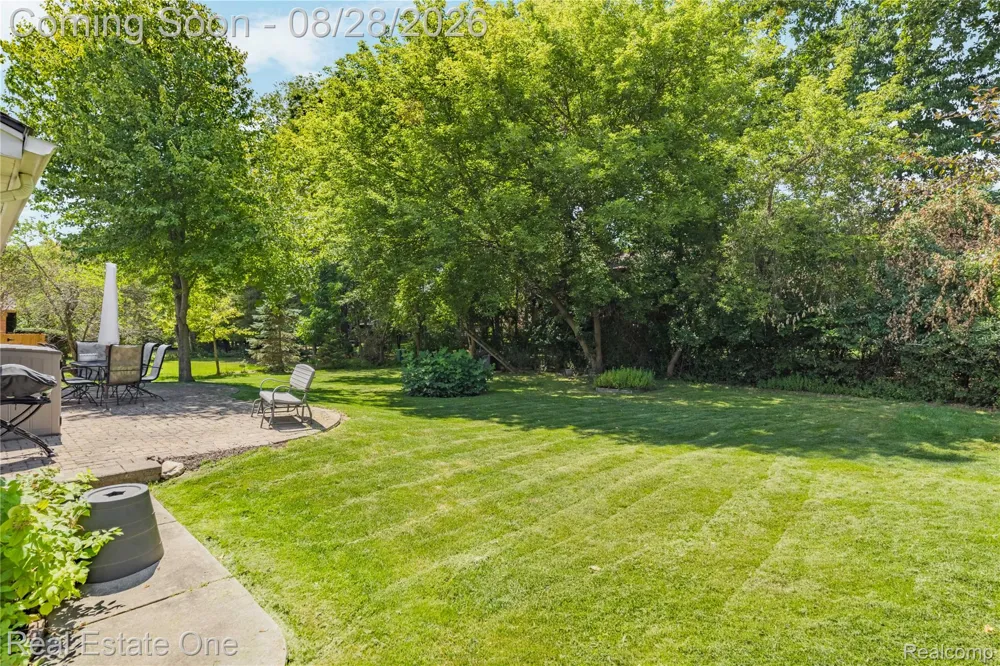 2222 Carpathian Drive West Bloomfield Charter Township, MI 48324