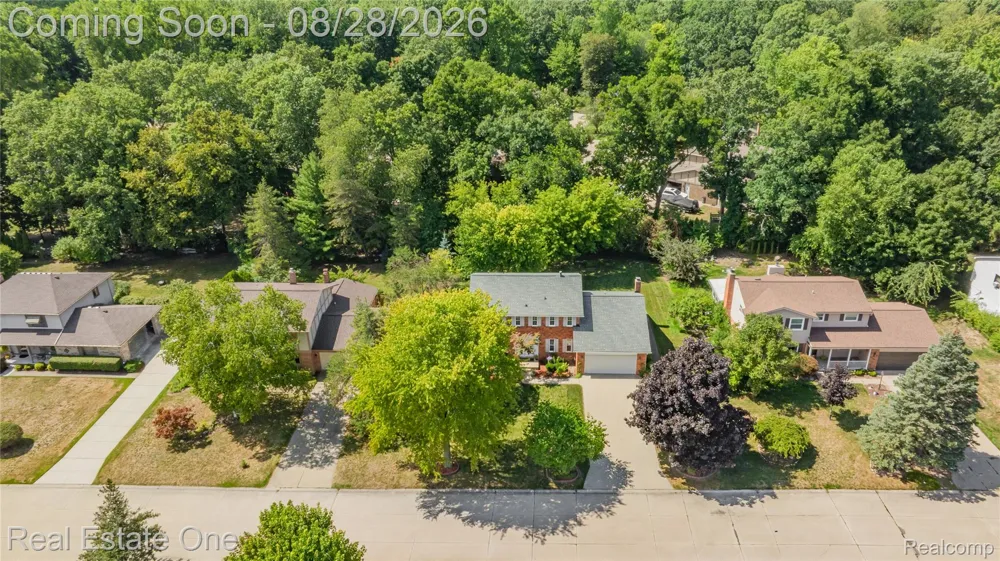 2222 Carpathian Drive West Bloomfield Charter Township, MI 48324