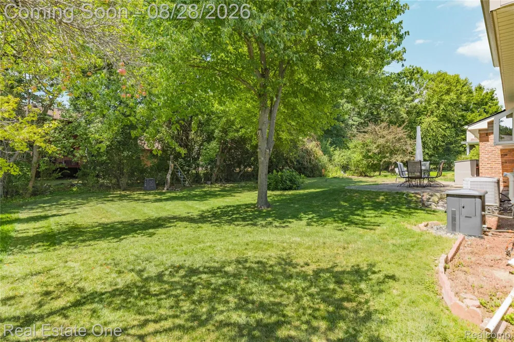 2222 Carpathian Drive West Bloomfield Charter Township, MI 48324