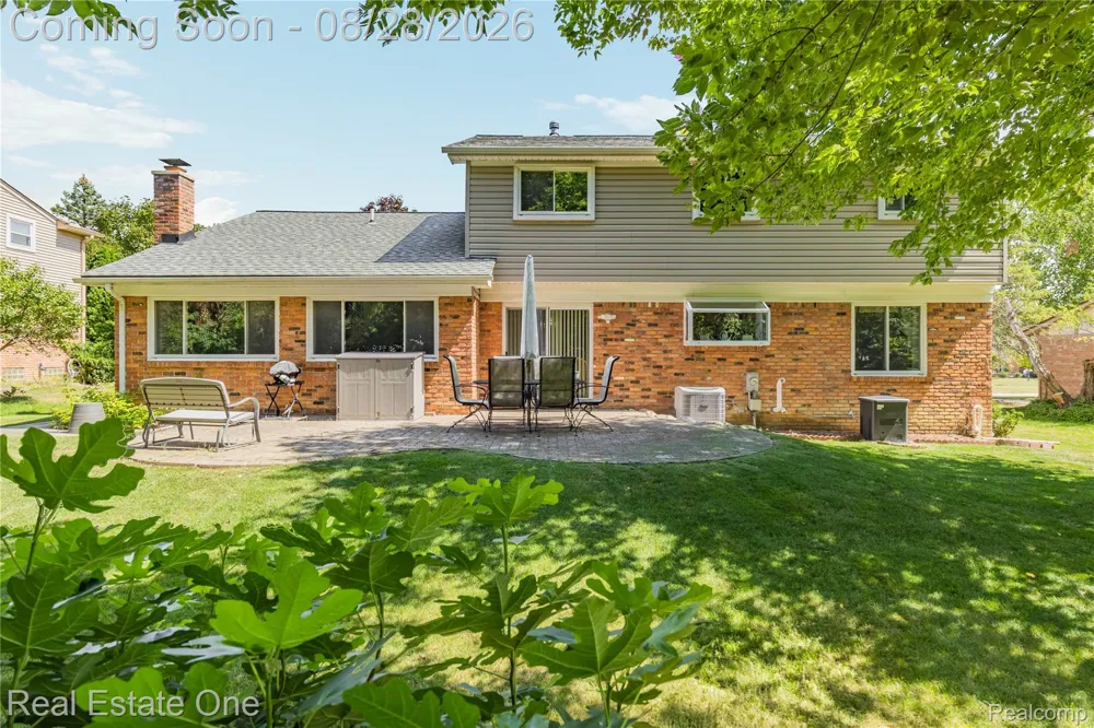 2222 Carpathian Drive West Bloomfield Charter Township, MI 48324